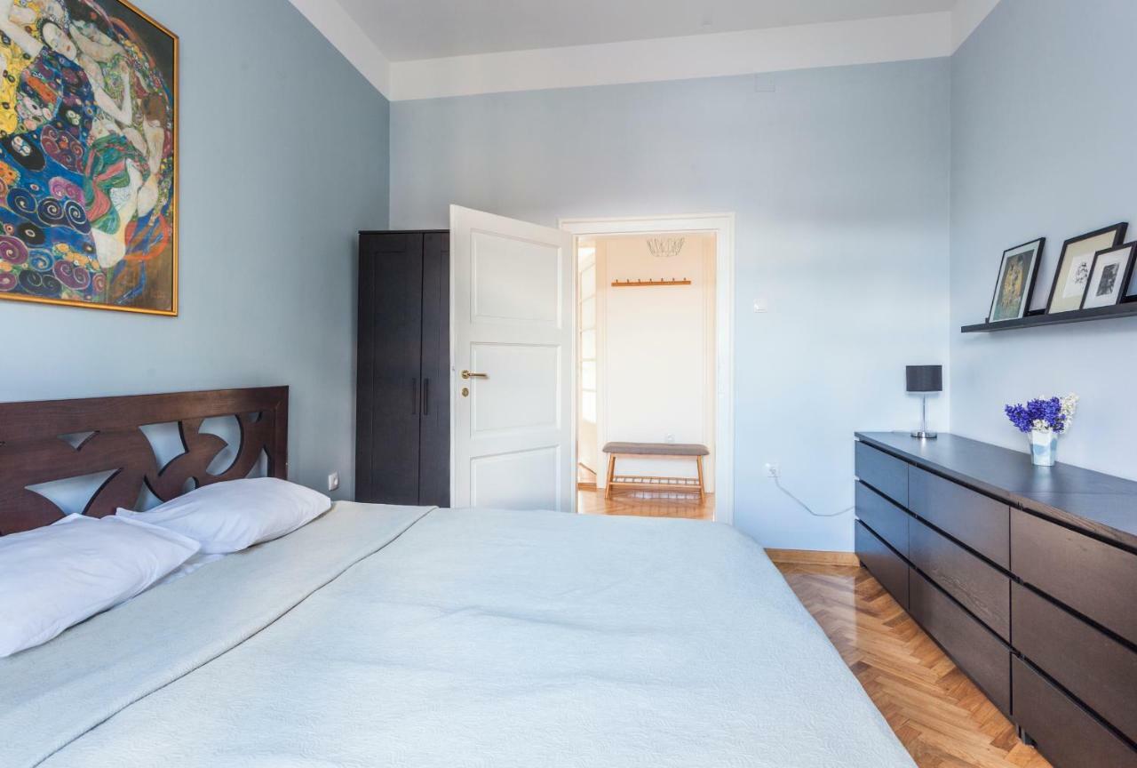 99 Muses Apartments Dordegol المظهر الخارجي الصورة