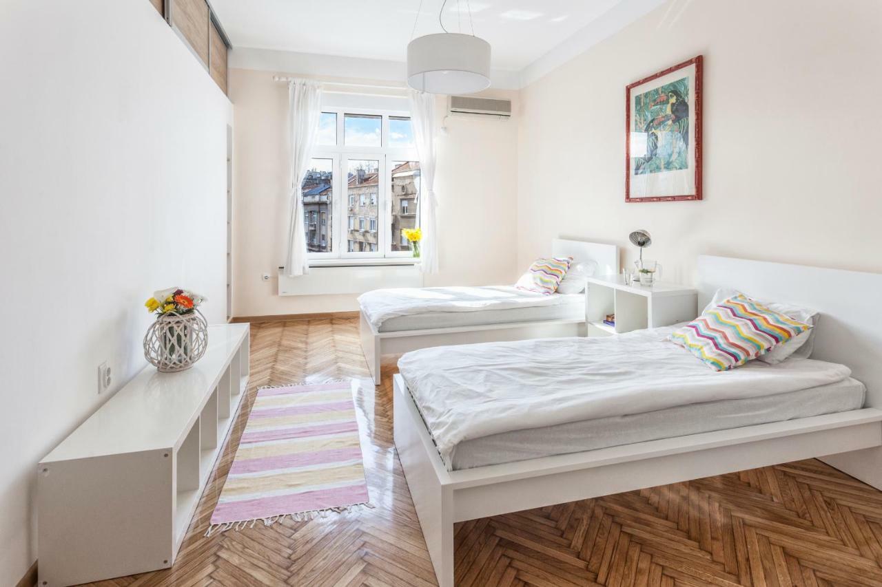 99 Muses Apartments Dordegol المظهر الخارجي الصورة