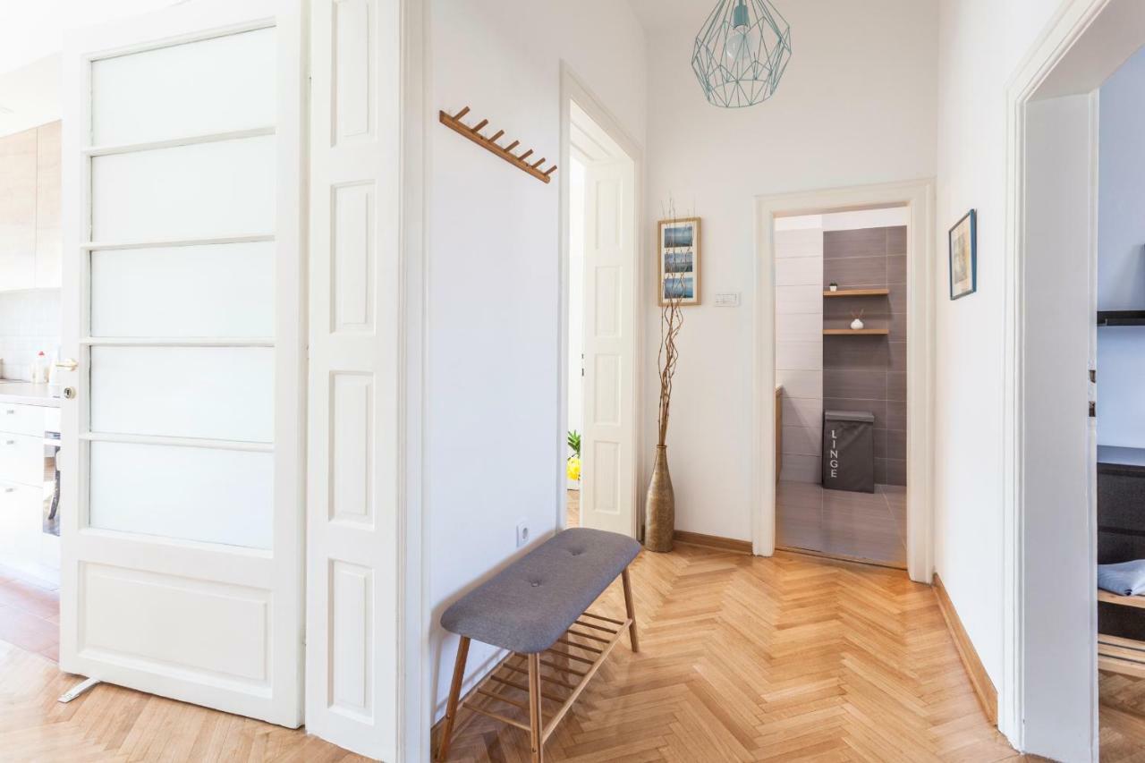 99 Muses Apartments Dordegol المظهر الخارجي الصورة